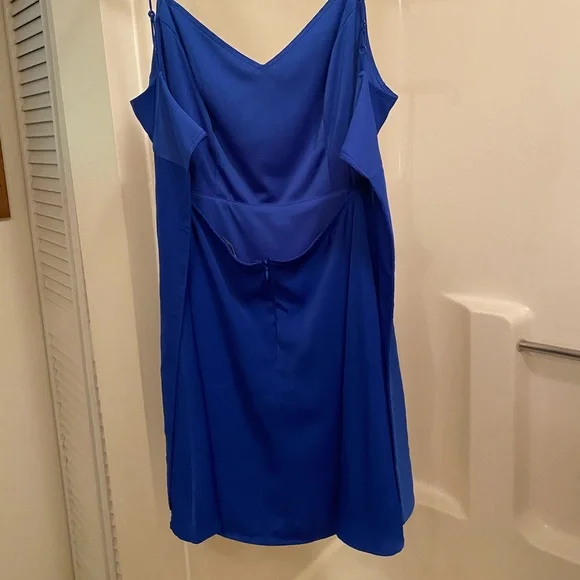 Open Tie Back LuLus Dress - Picture 3 of 4